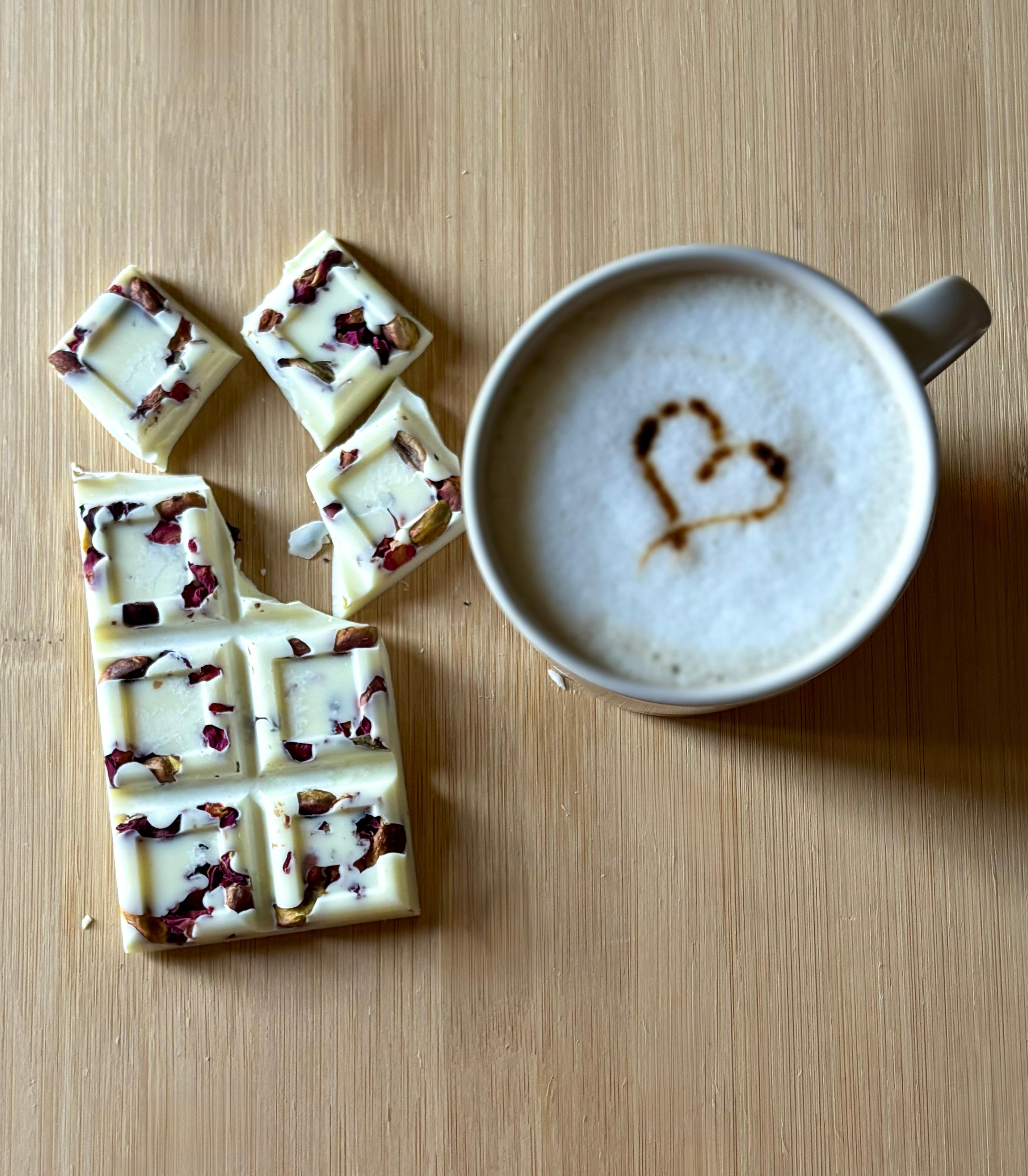 White Damask Pistachio